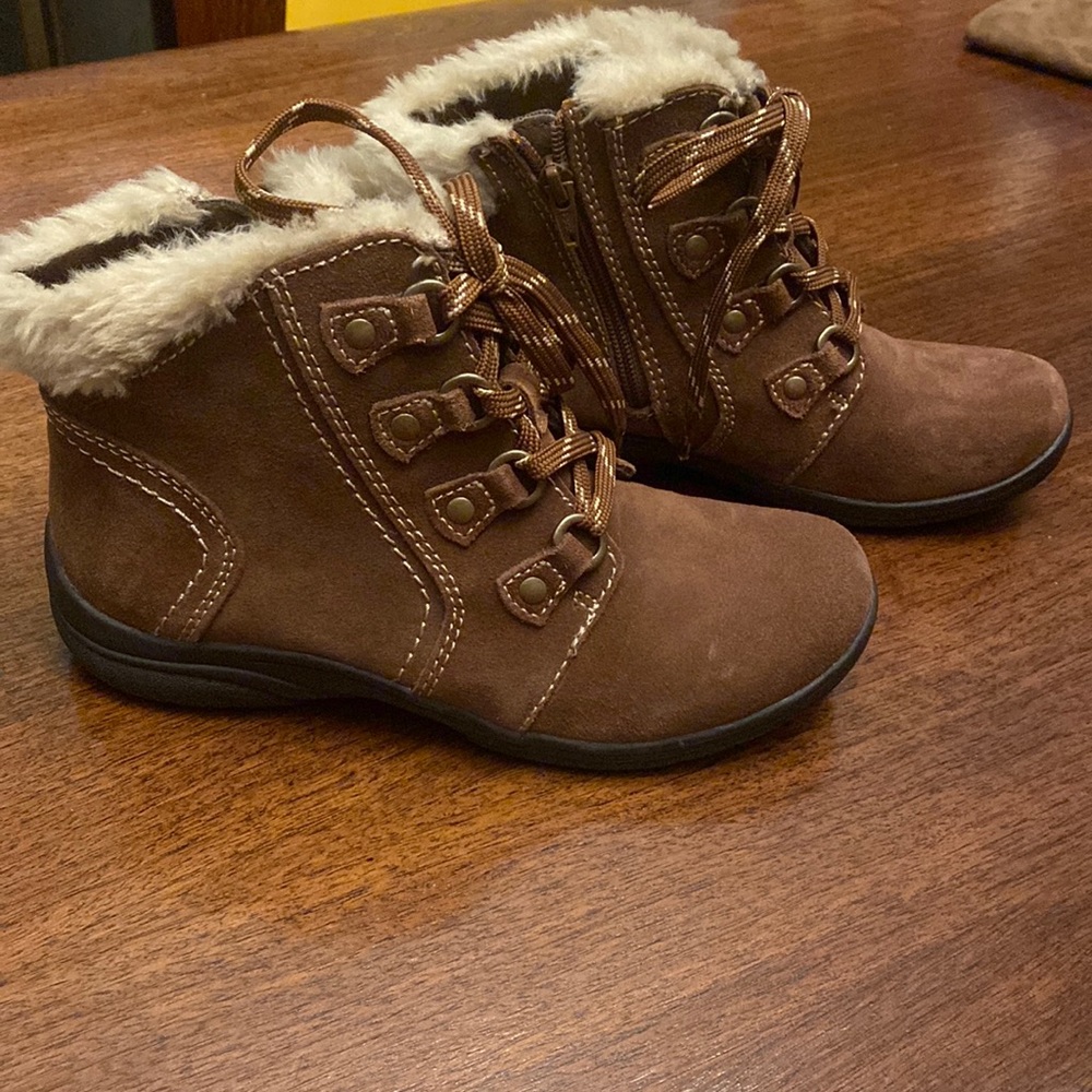 Earth origins brown suede boots with fur trim.